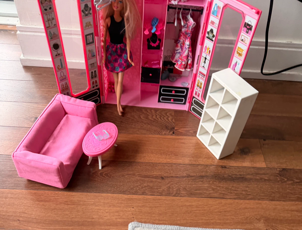 Barbie Folding Wardrobe Playset with Accessories - photo 2