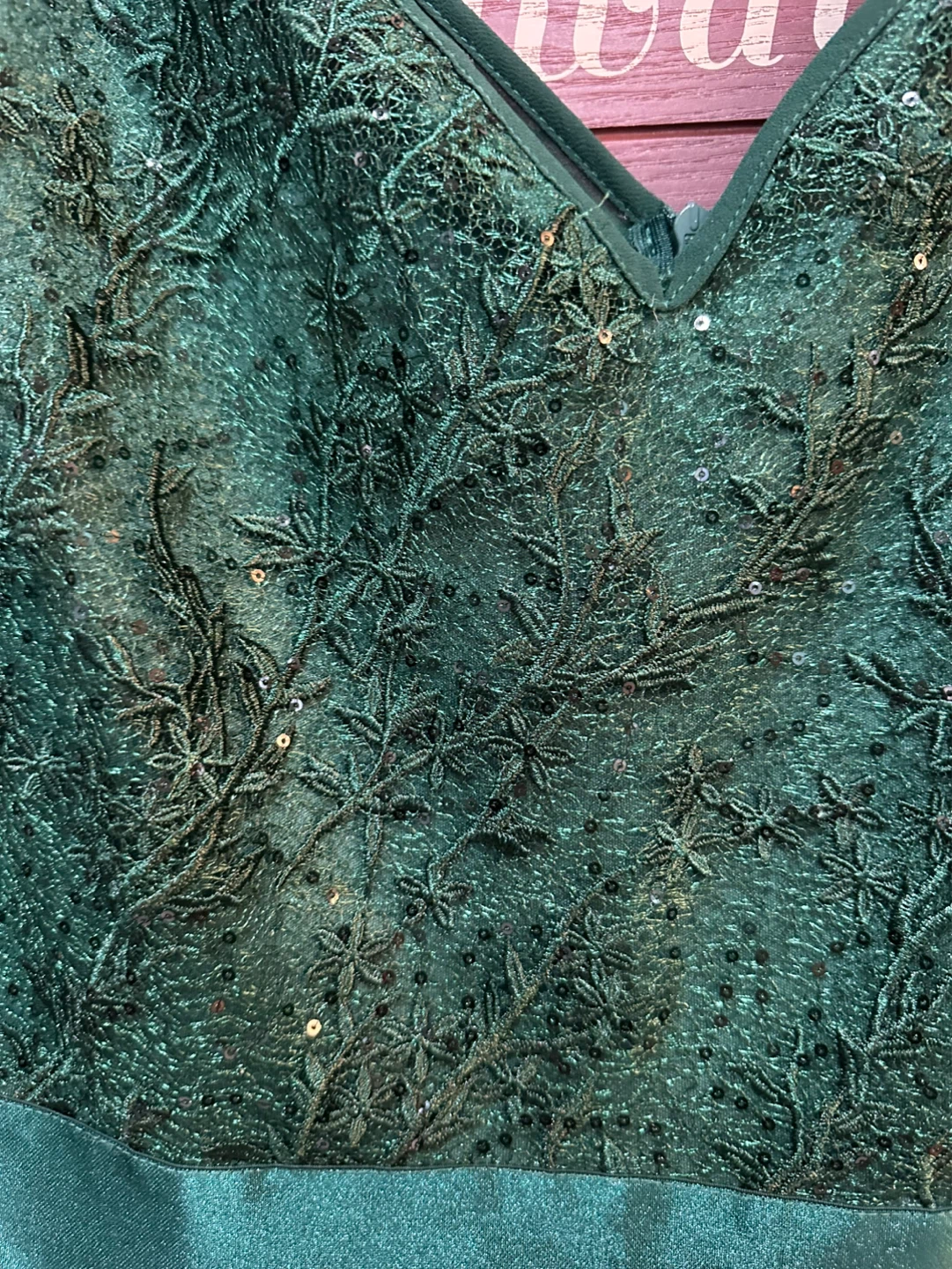 Elegant Green Maxi Dress with Lace Bodice - photo 3
