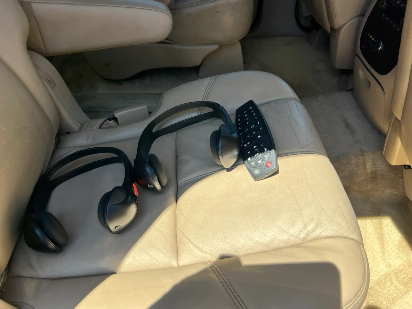 GMC Yukon XL Denali SUV - photo 4