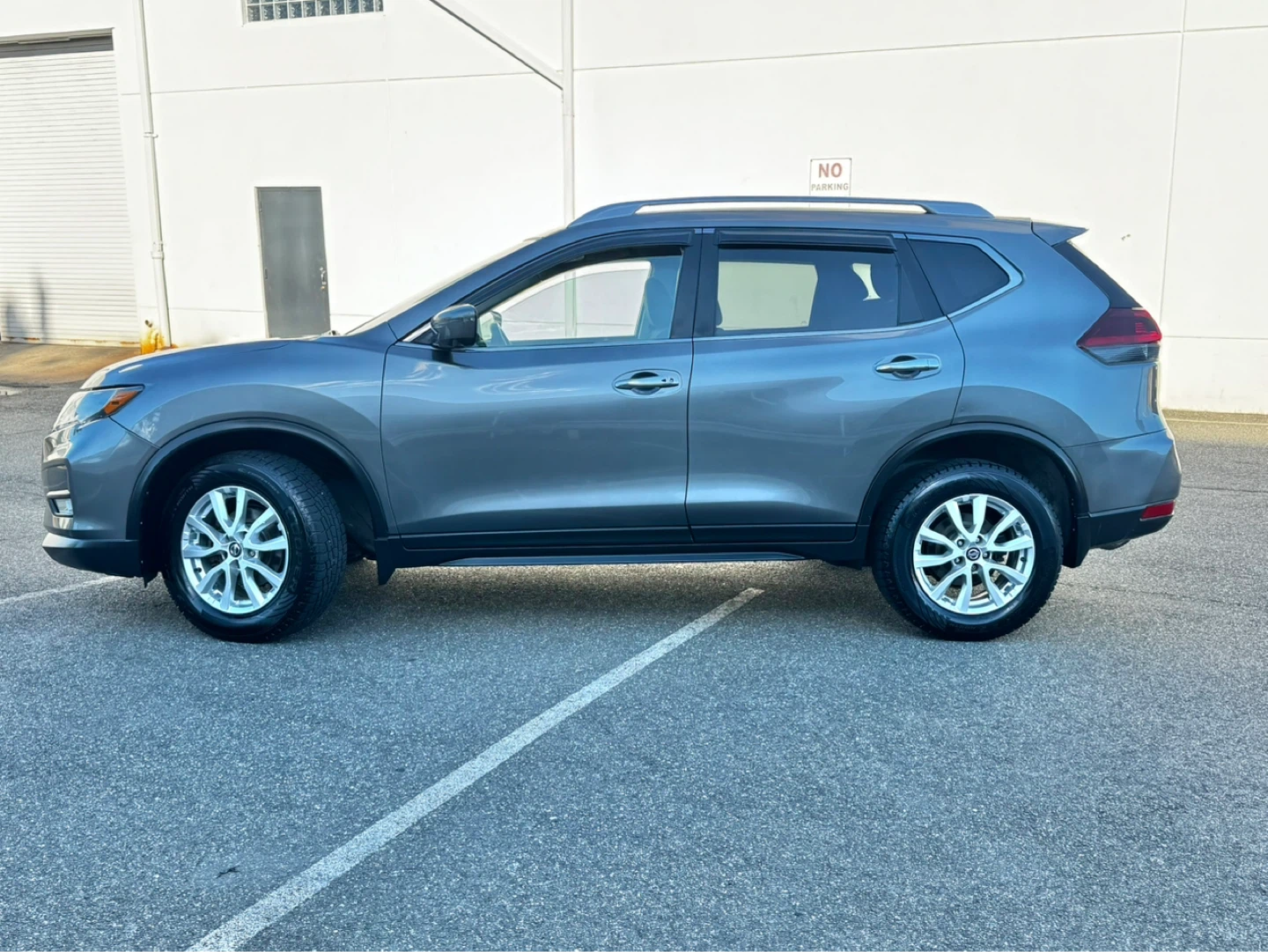 2018 Nissan Rogue SV AWD SUV - photo 2