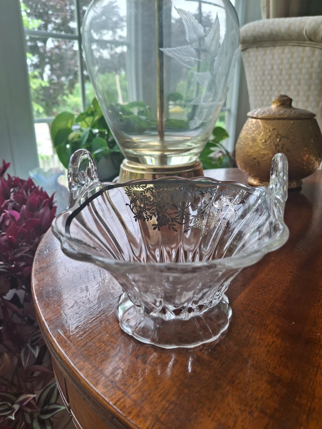 Small glass bowl with handles and silver detail
