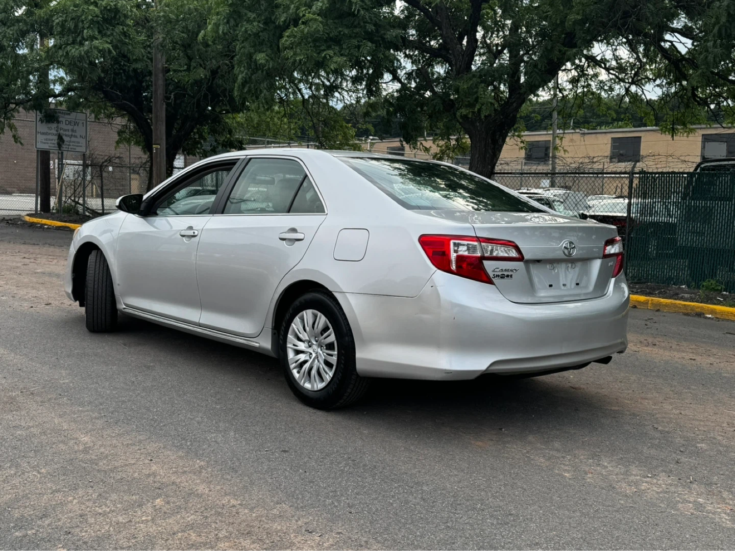 2014 Toyota Camry LE Sedan - photo 2