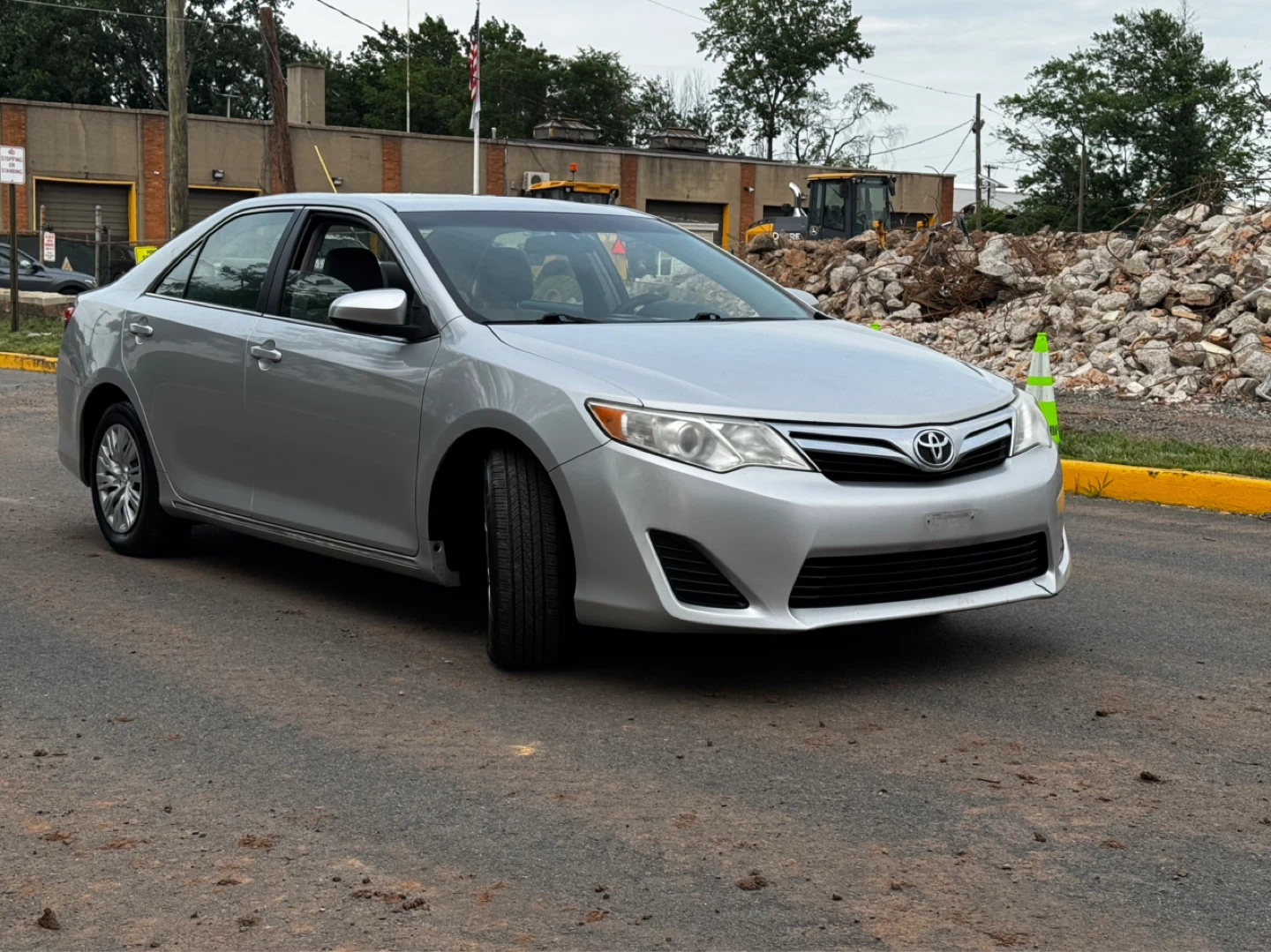 2014 Toyota Camry LE Sedan - photo 4