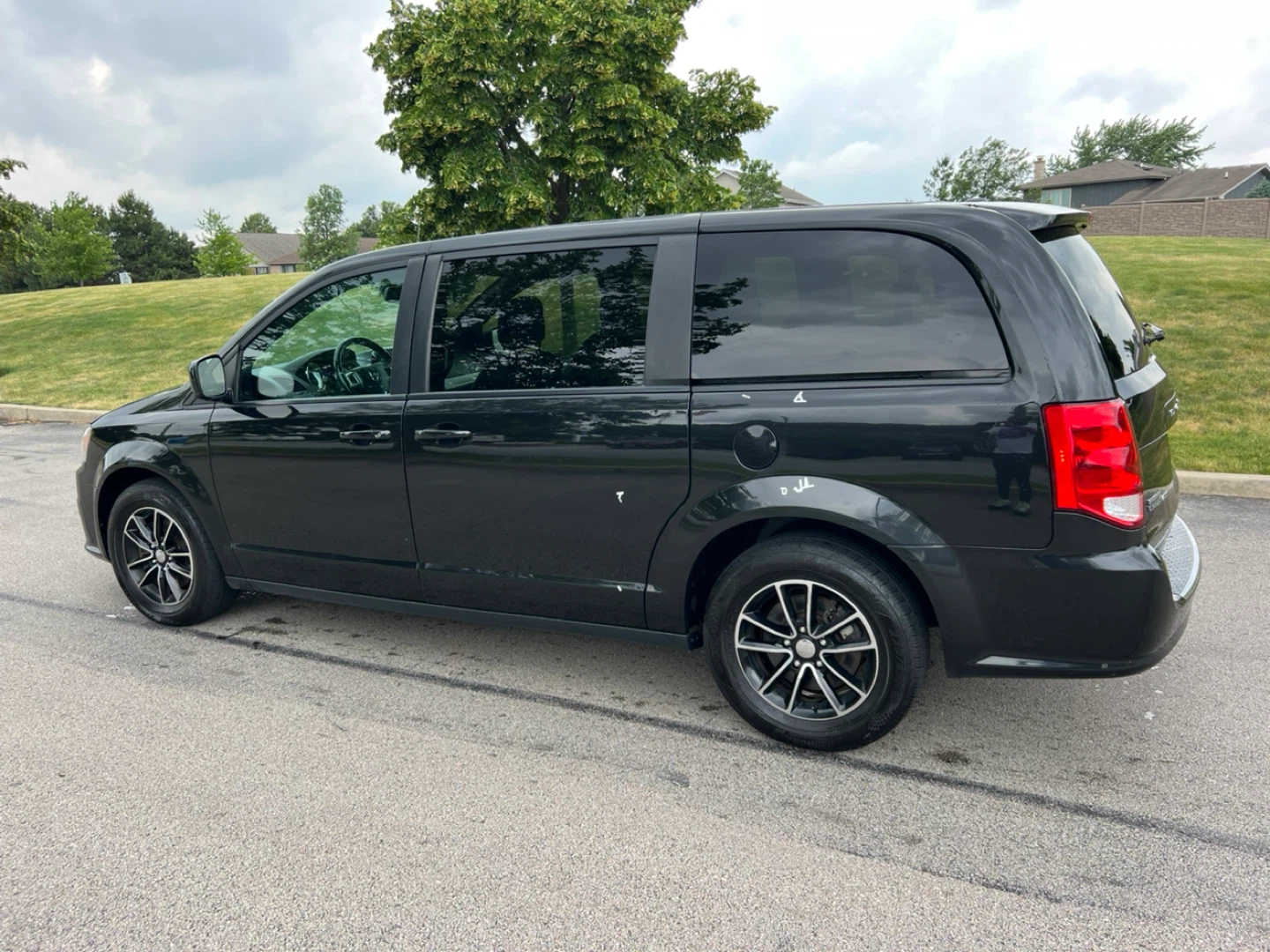 Black Dodge Grand Caravan SXT Minivan - photo 4