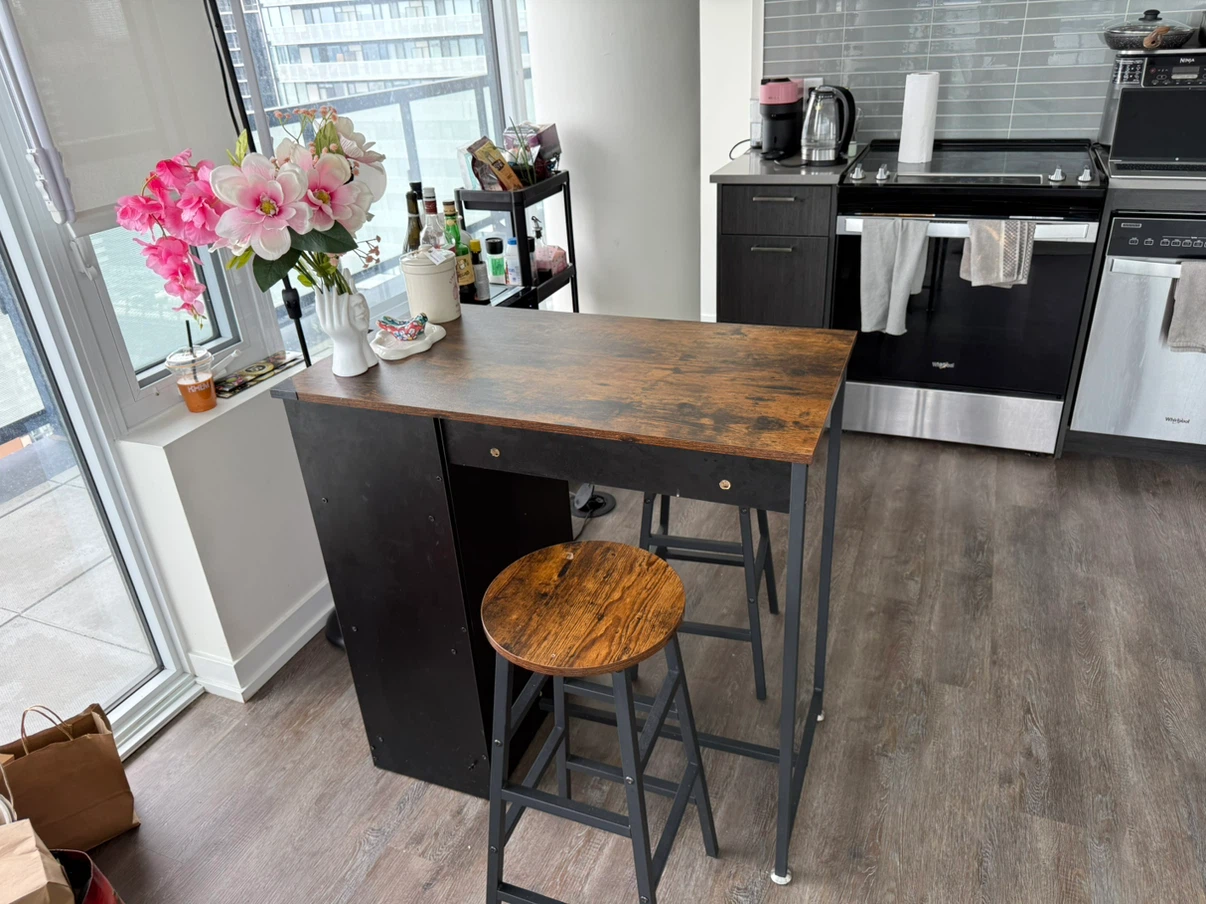 Dark Oak Bar Table with Bar Stools
