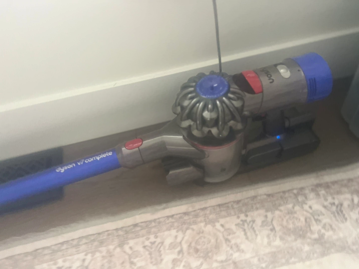 Dyson V7 Cordless Vacuum Cleaner with Accessories - photo 3