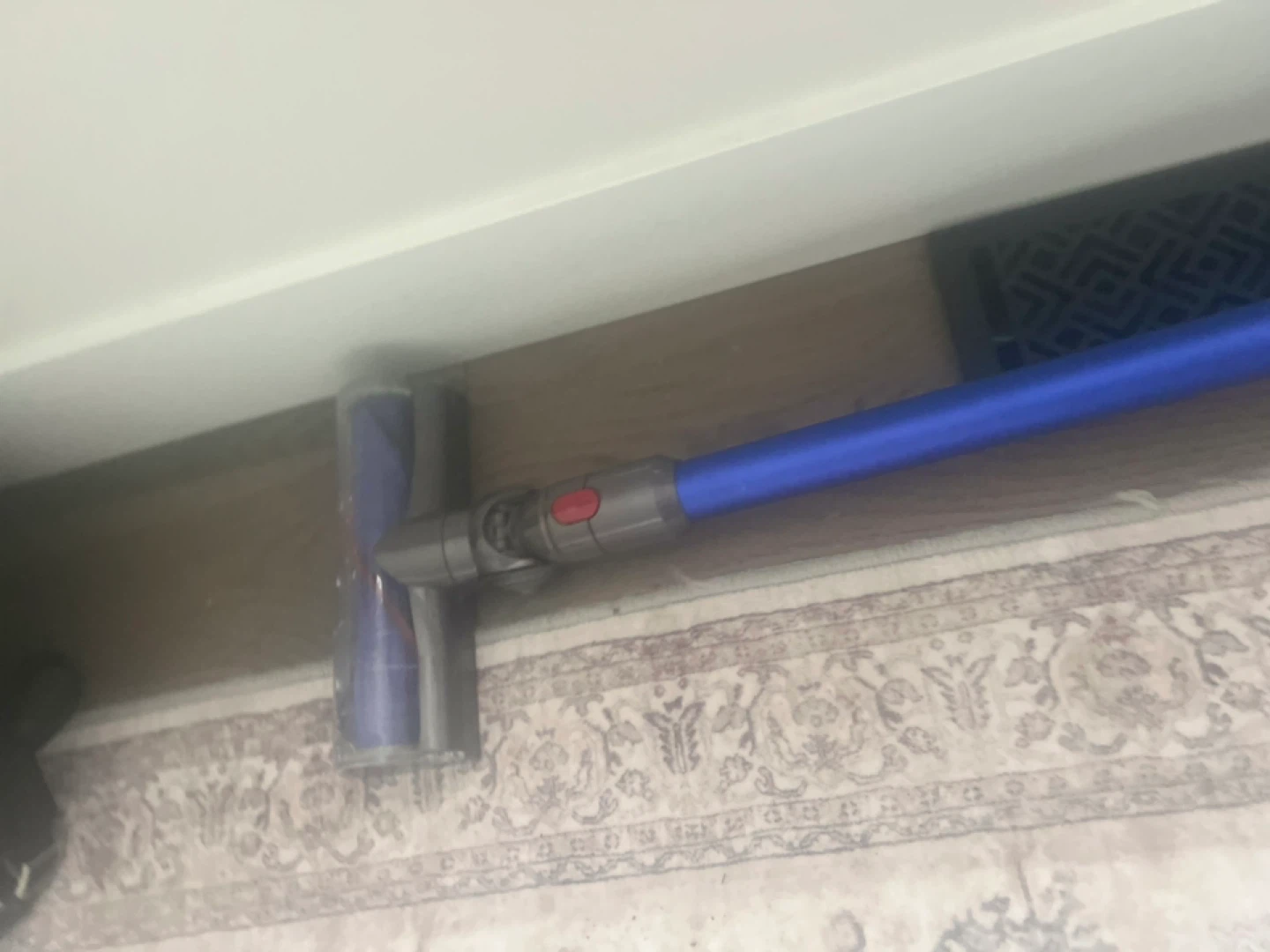 Dyson V7 Cordless Vacuum Cleaner with Accessories - photo 2