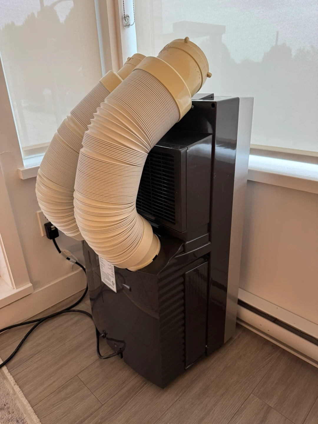 Whynter 14,000 BTU Portable AC – Excellent Condition Like New - photo 3