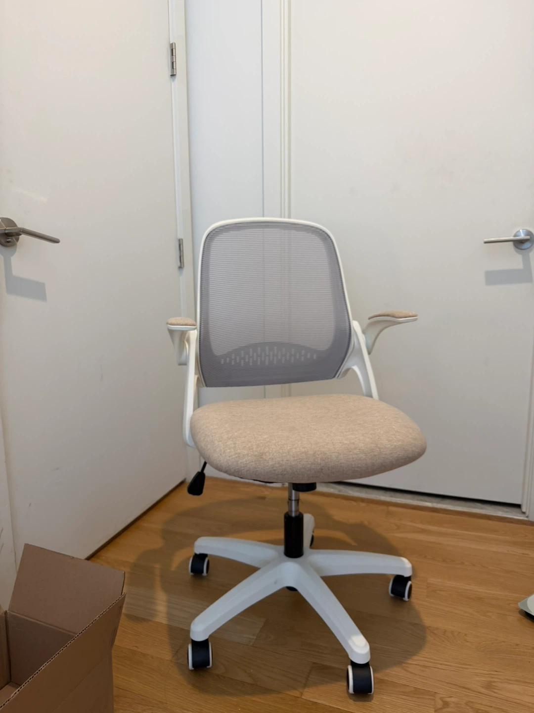 White Mesh Office Chair