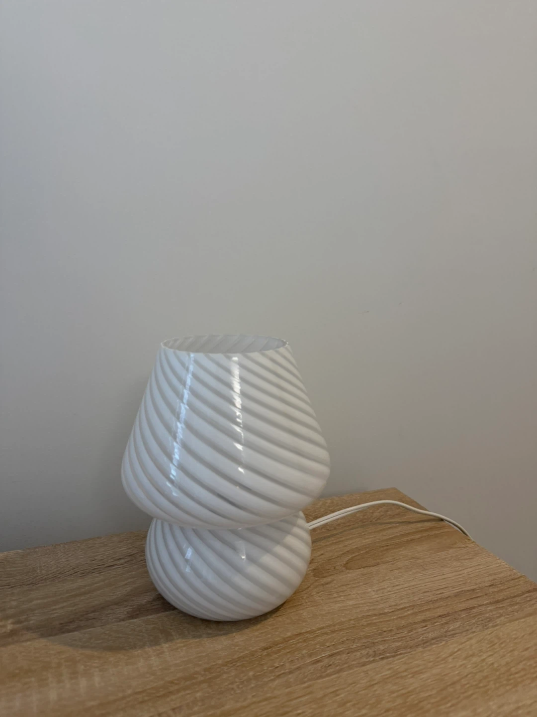 White Mushroom Lamp - photo 2