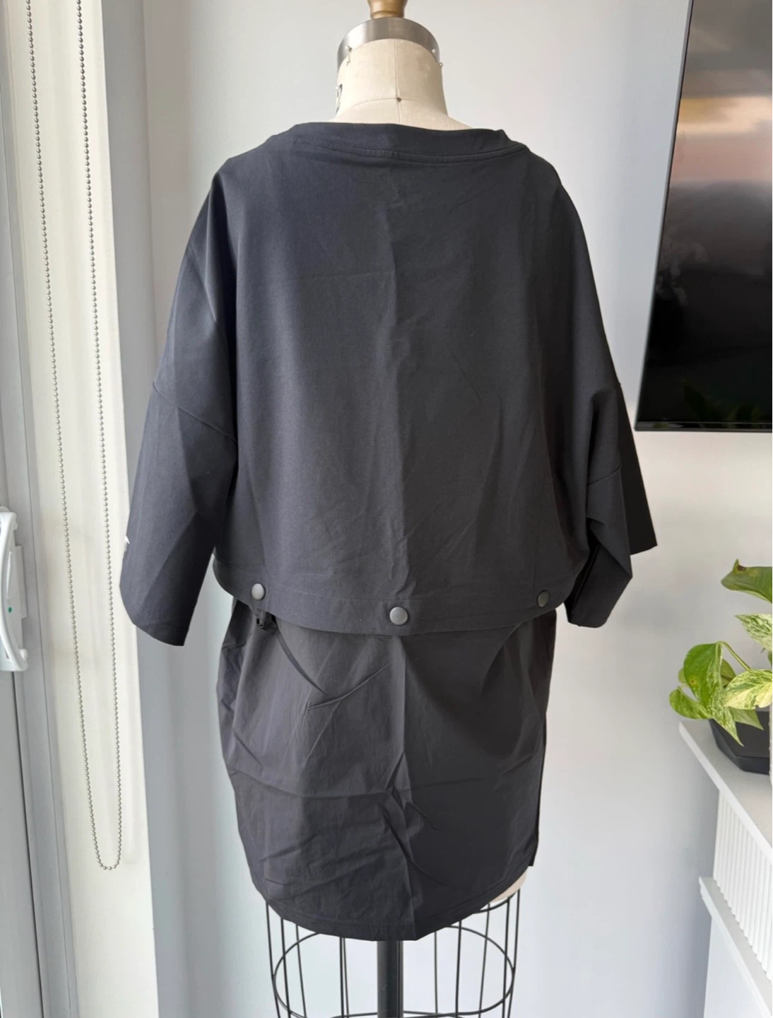 Reebok Black Oversized Top size Small - photo 3
