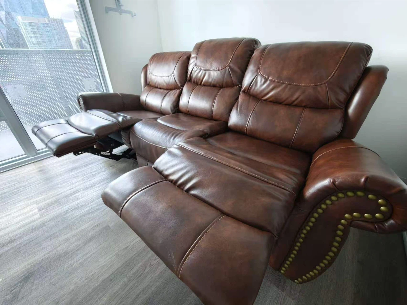 Perfect condition quality leather couch/recliner