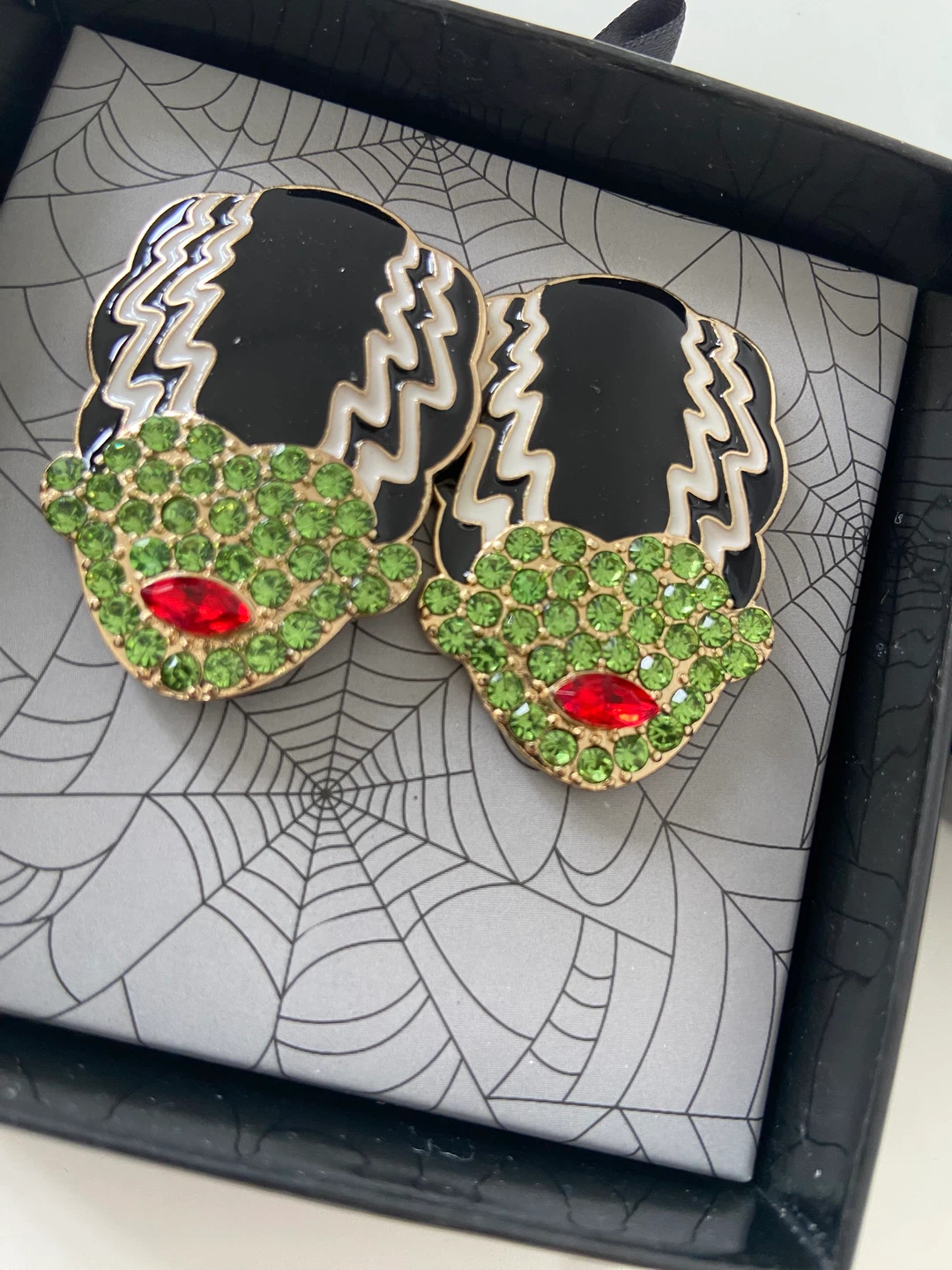 Halloween The Bride of Frankenstein & Frankenstein Brooch Set - photo 3