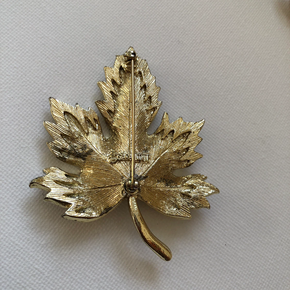 Sarah Coventry Gold Tone Leaf Brooch Pin - photo 3