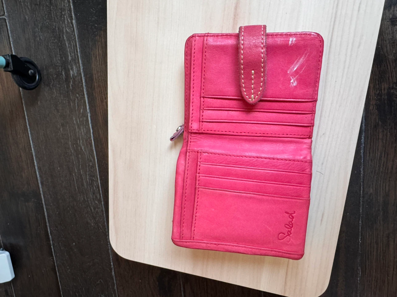 Vintage Pink Leather Bifold Wallet - photo 3