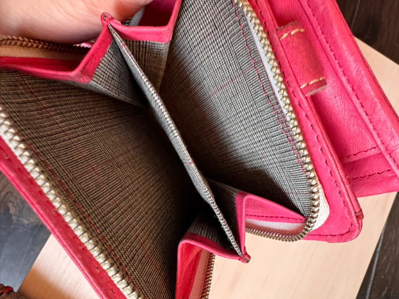 Vintage Pink Leather Bifold Wallet - photo 4