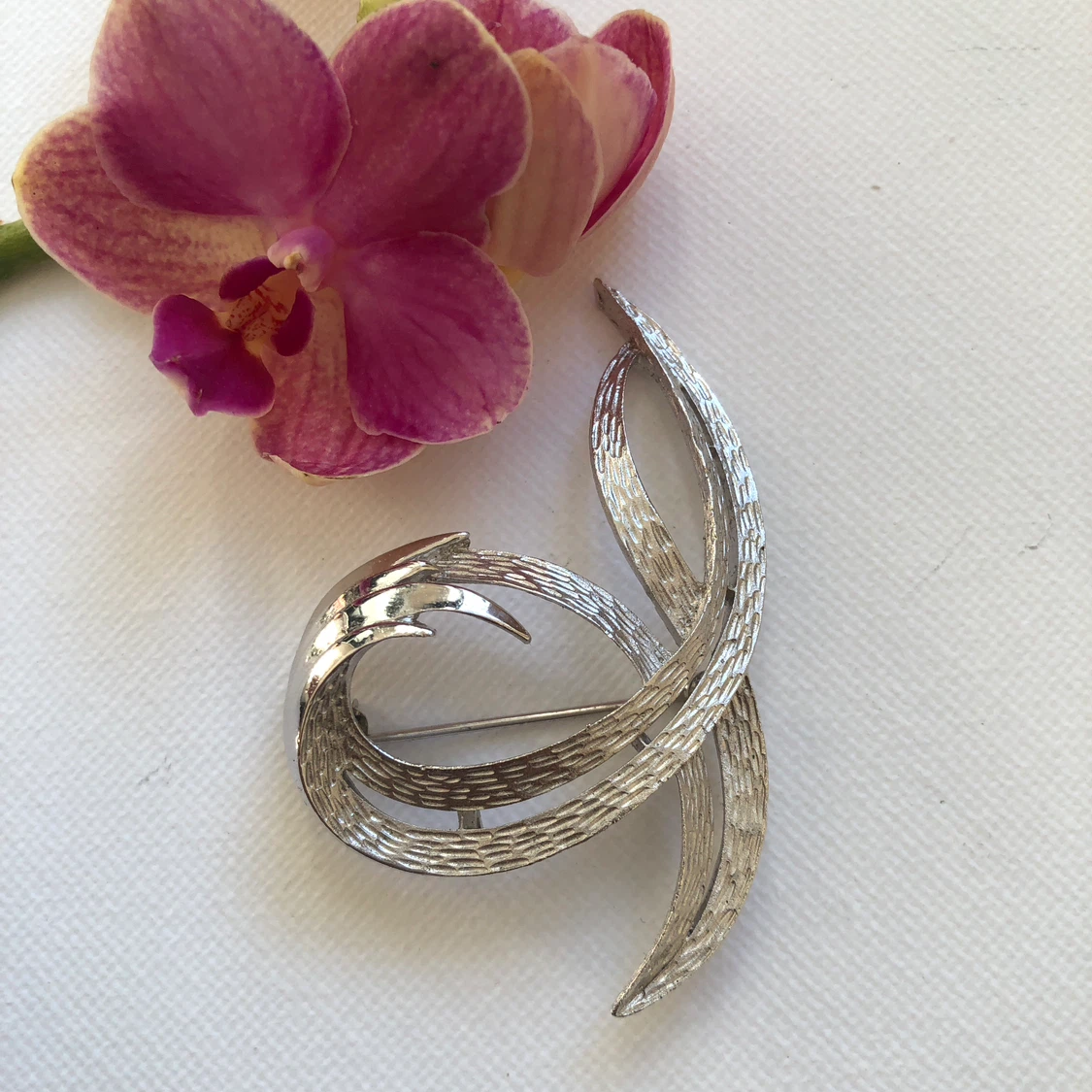 Crown Trifari Silver-Tone Brooch - photo 2