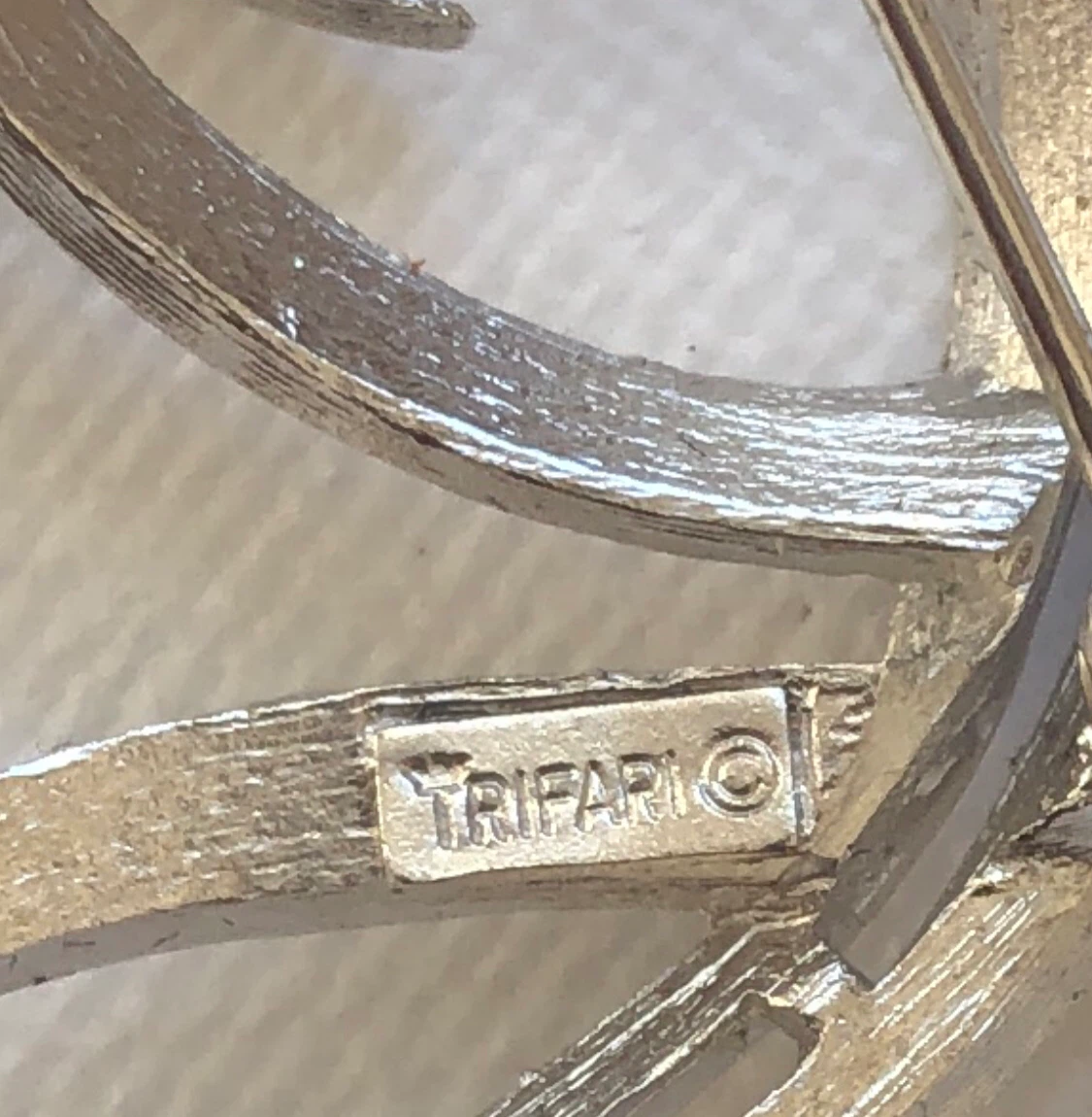 Crown Trifari Silver-Tone Brooch - photo 4