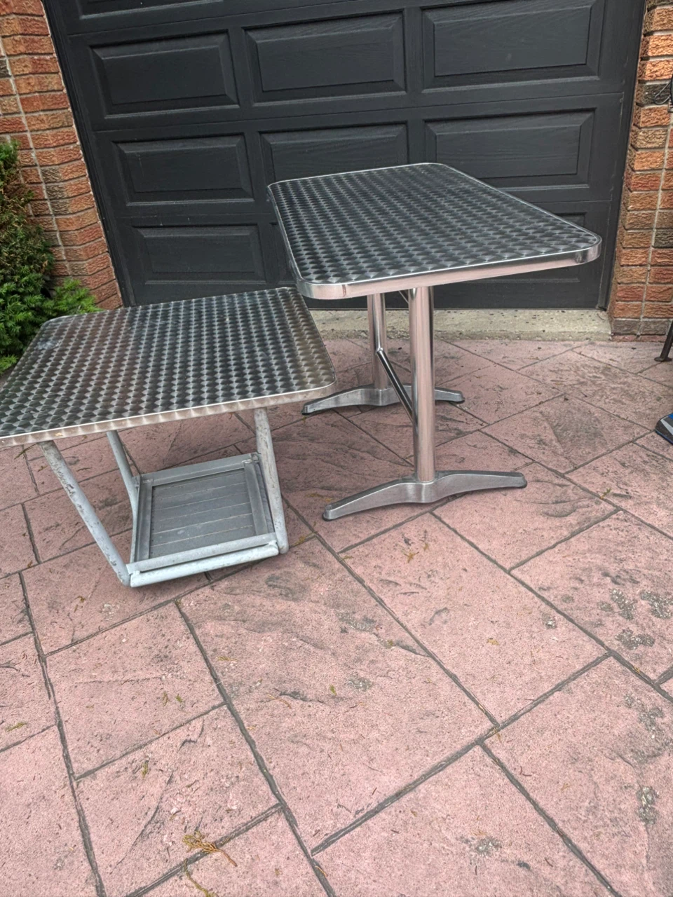 Set of 2 Metal Tables