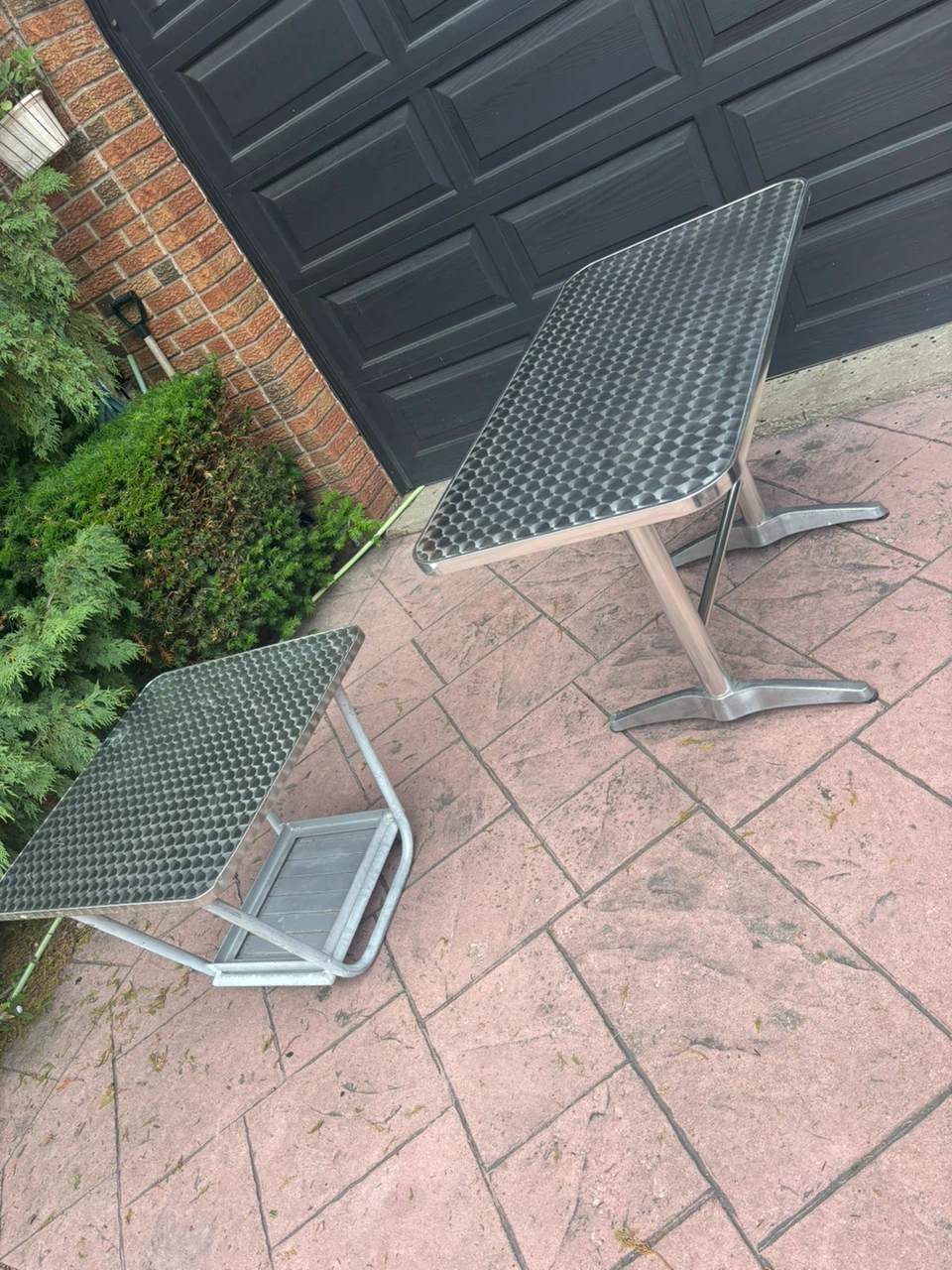 Set of 2 Metal Tables - photo 2