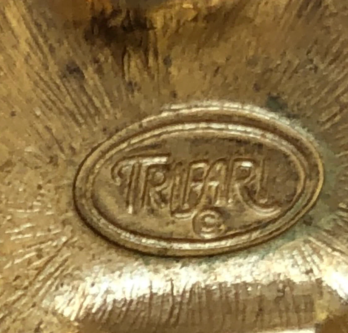 Trifari Oval Clip-On Earrings - photo 4