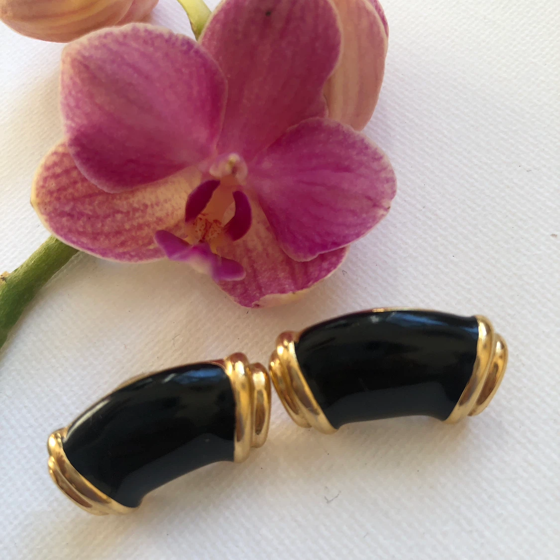 Monet Black & Gold Oval Stud Earrings - photo 2