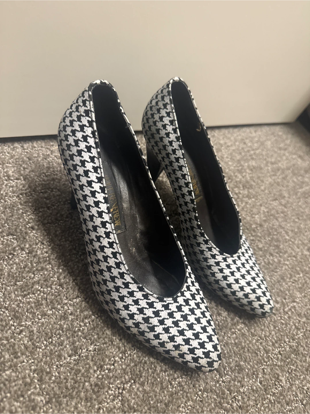 Holt Renfrew size 6.5 VINTAGE Houndstooth Heels