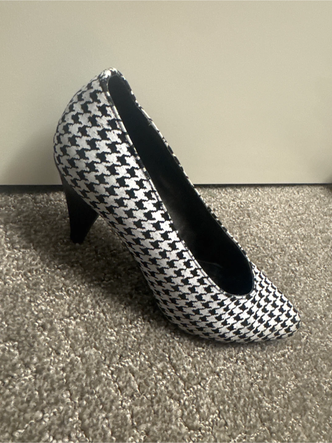 Holt Renfrew size 6.5 VINTAGE Houndstooth Heels - photo 2