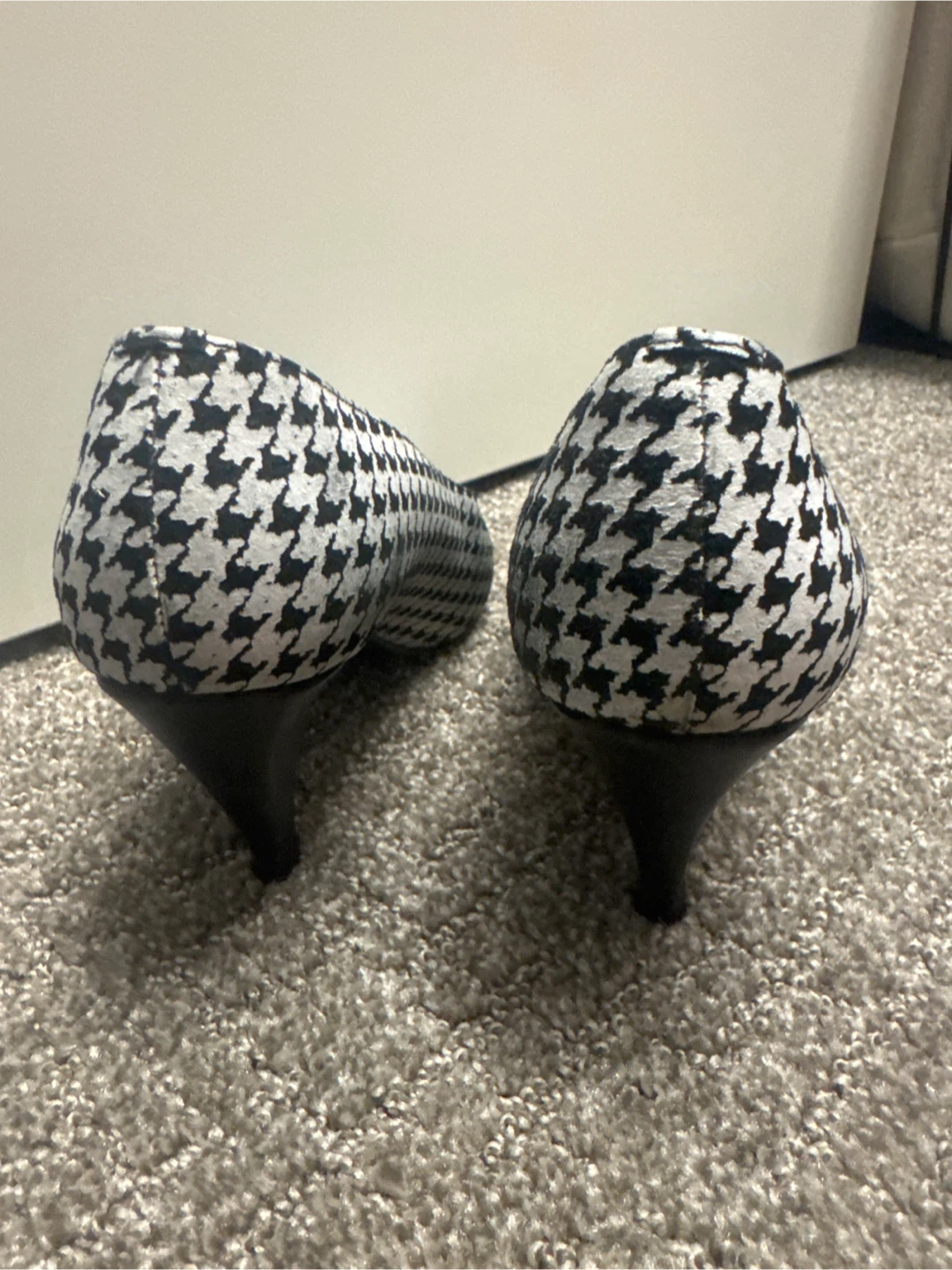 Holt Renfrew size 6.5 VINTAGE Houndstooth Heels - photo 3