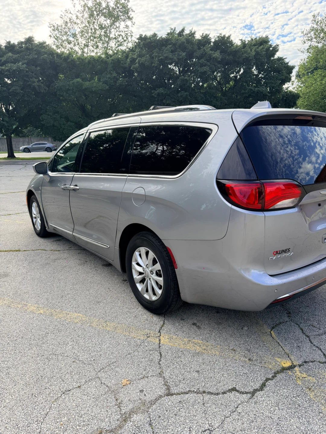 2019 Silver Chrysler Pacifica - photo 5