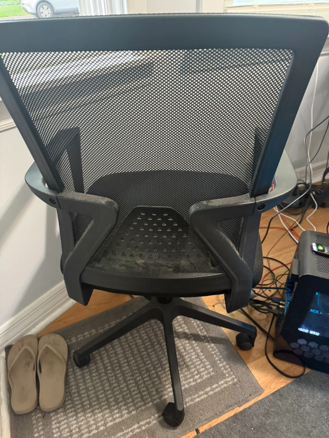 Black Mesh Office Chair - photo 2