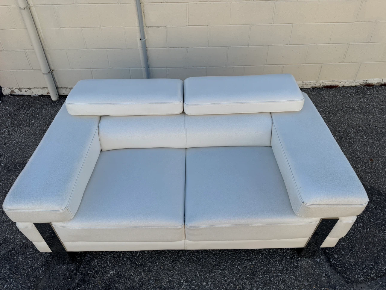 Modern White Leather Sofa – Contemporary Design