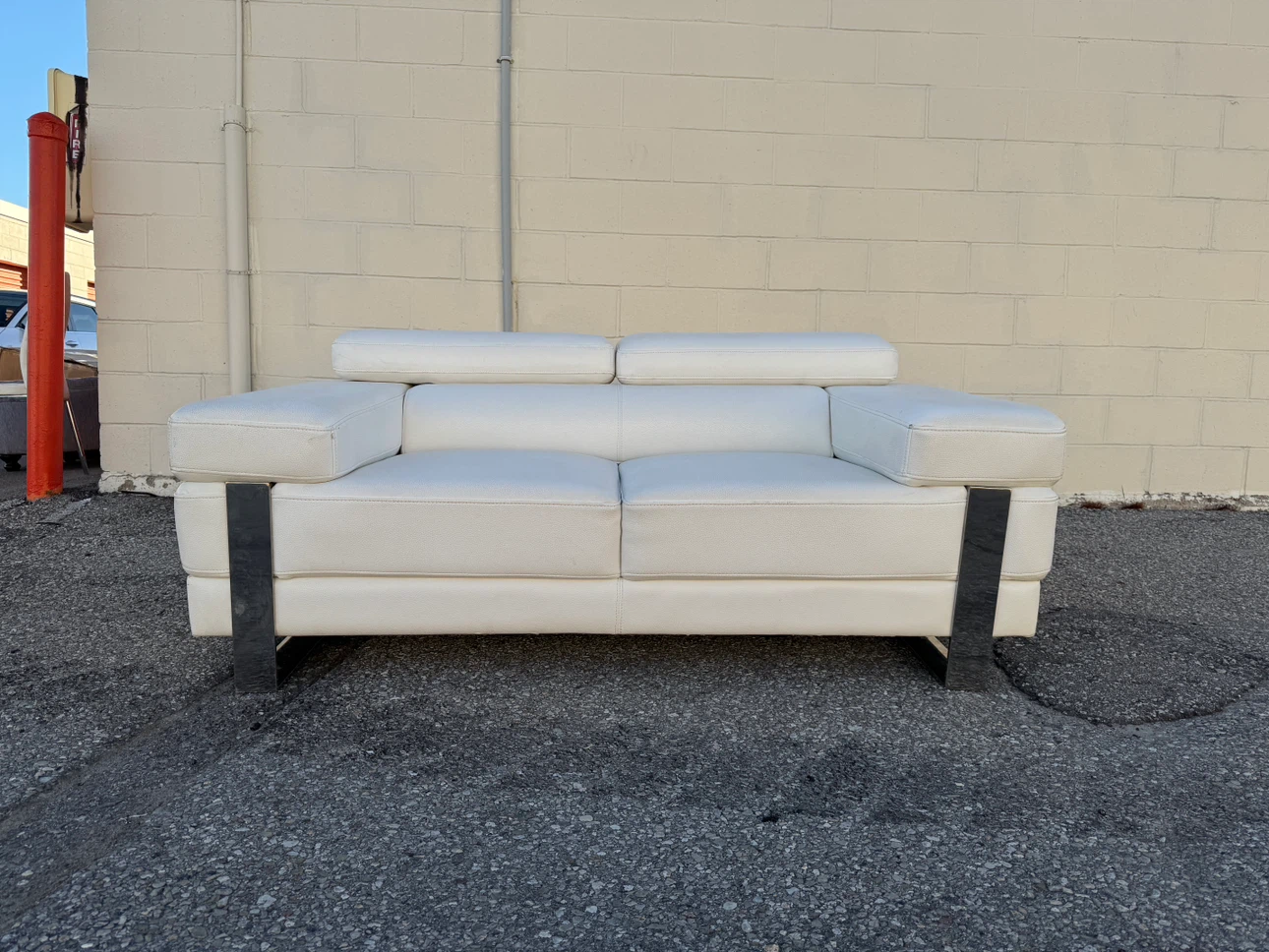 Modern White Leather Sofa – Contemporary Design - photo 2