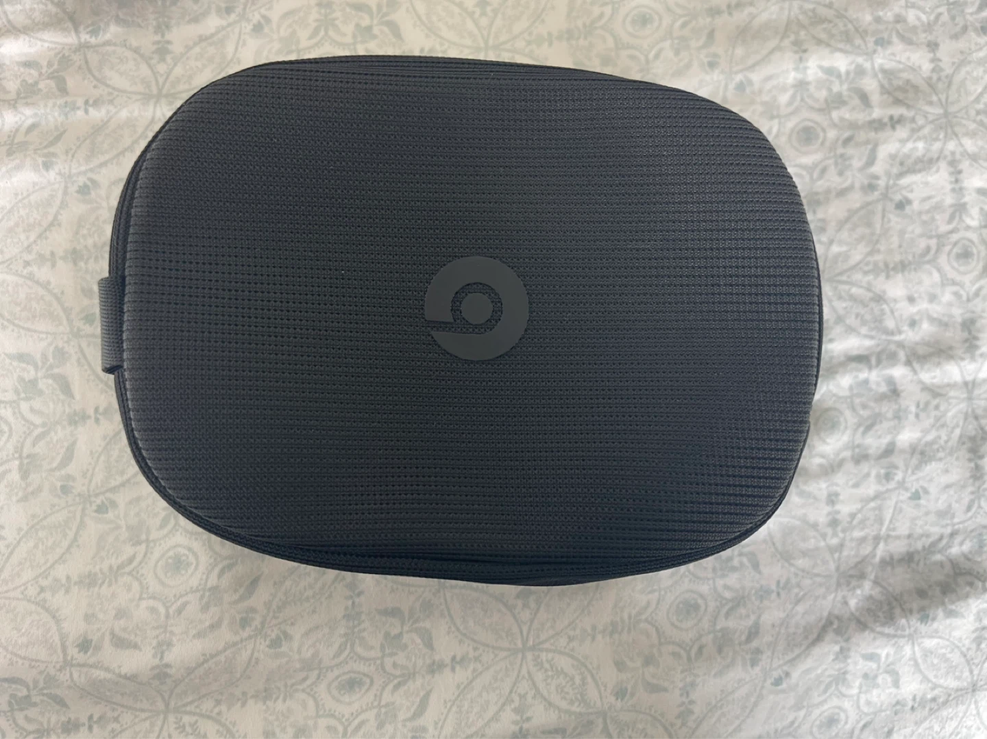 Black Beats Solo 4 Wireless Headphones with Case