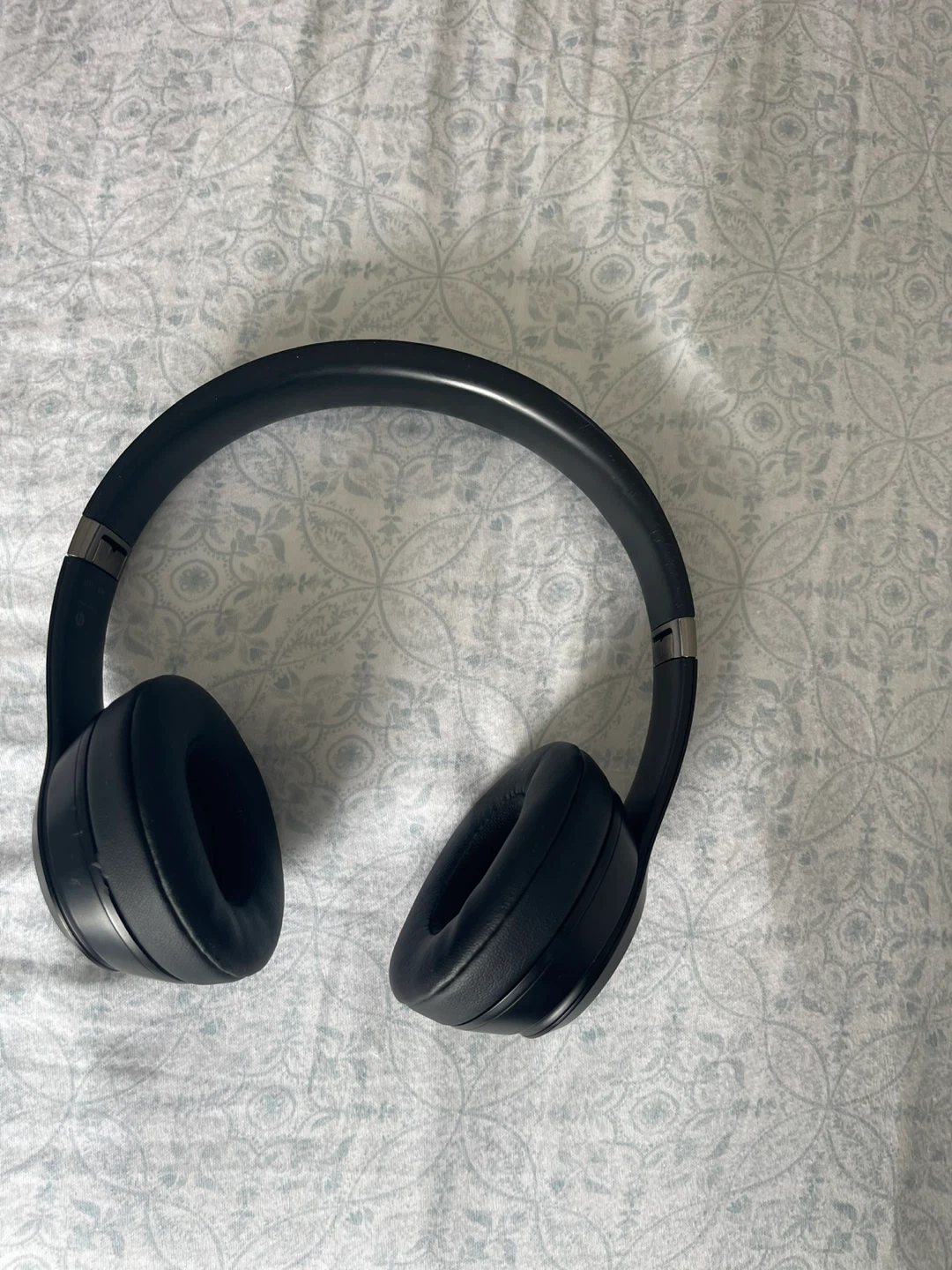 Black Beats Solo 4 Wireless Headphones with Case - photo 5