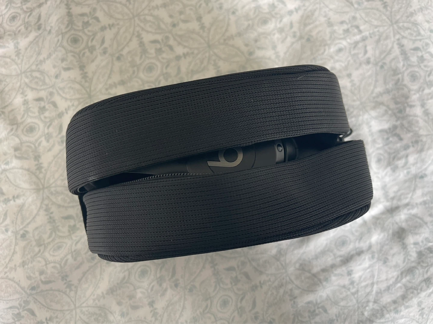 Black Beats Solo 4 Wireless Headphones with Case - photo 2