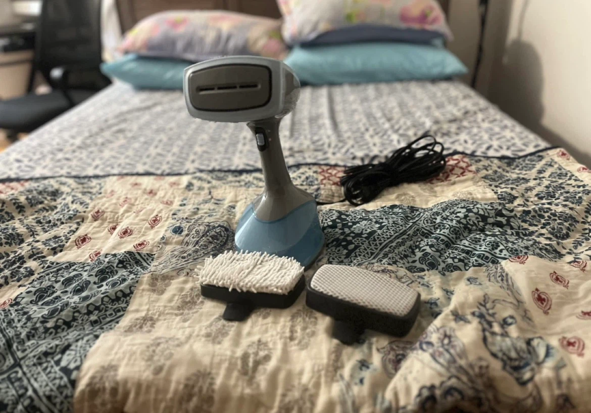 BLACK+DECKER Handheld Steamer with Attachments - photo 3