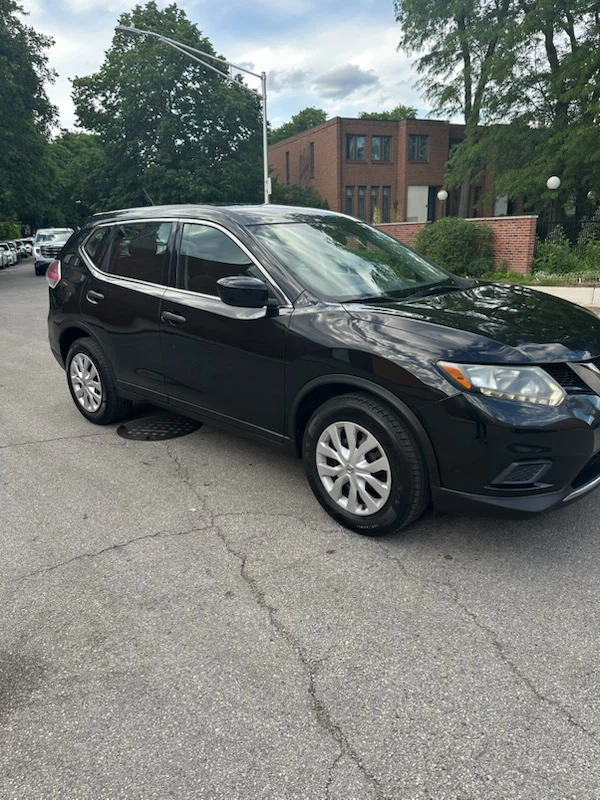 Black Nissan Rogue SUV 2016