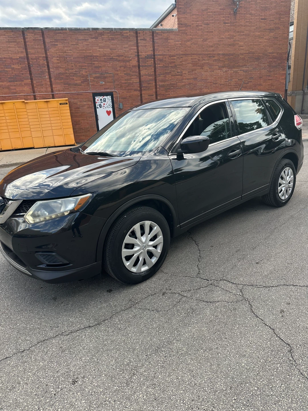 Black Nissan Rogue SUV 2016 - photo 3