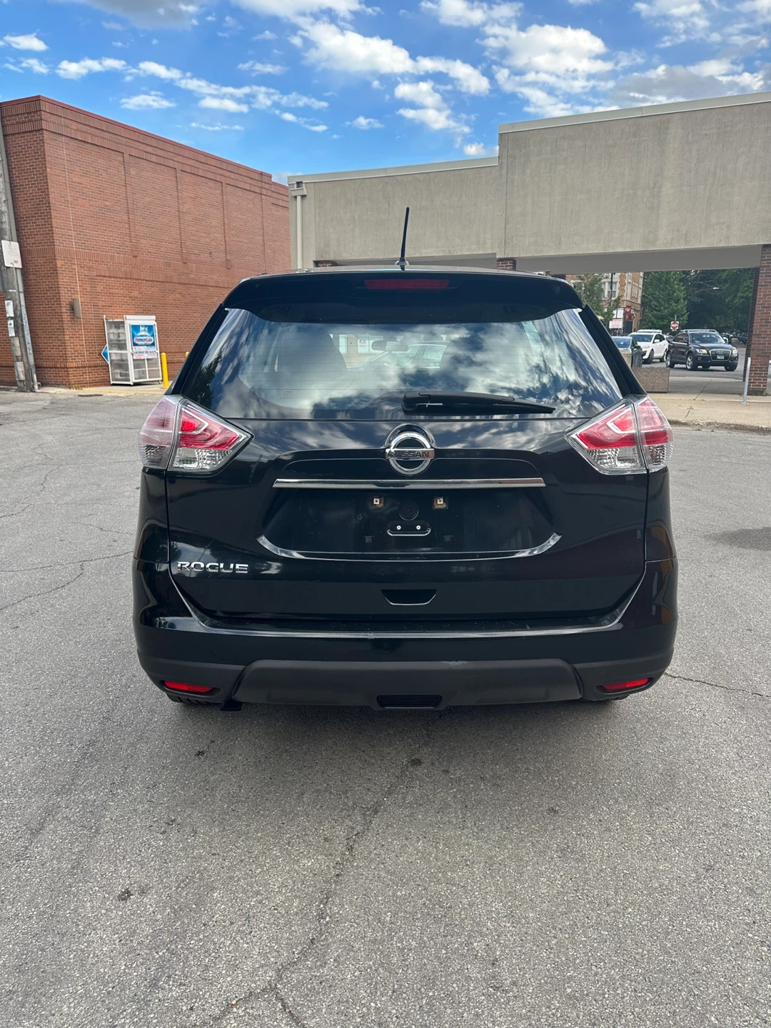 Black Nissan Rogue SUV 2016 - photo 4
