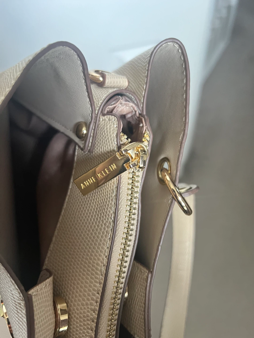 Anne Klein Beige Bag with Butterfly Charm - photo 4