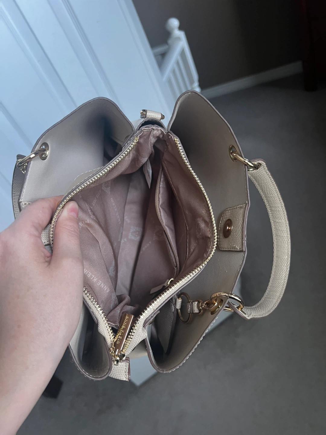 Anne Klein Beige Bag with Butterfly Charm - photo 5