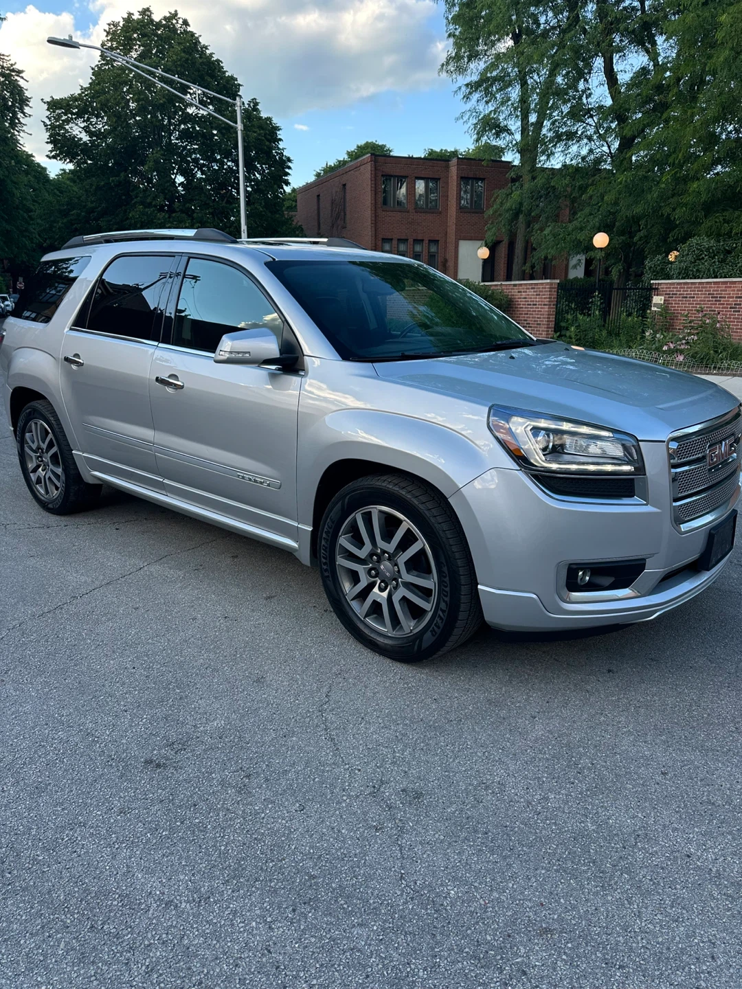 2015 GMC Acadia Silver SUV - photo 2