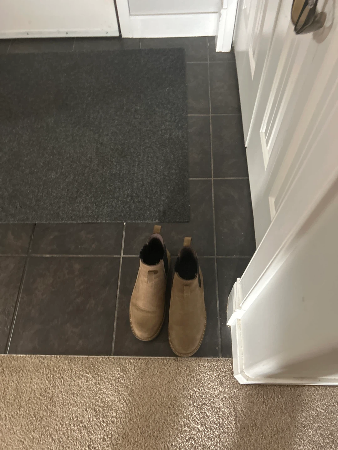 Slightly used Wind River Back Forty Men’s slip on Booys
