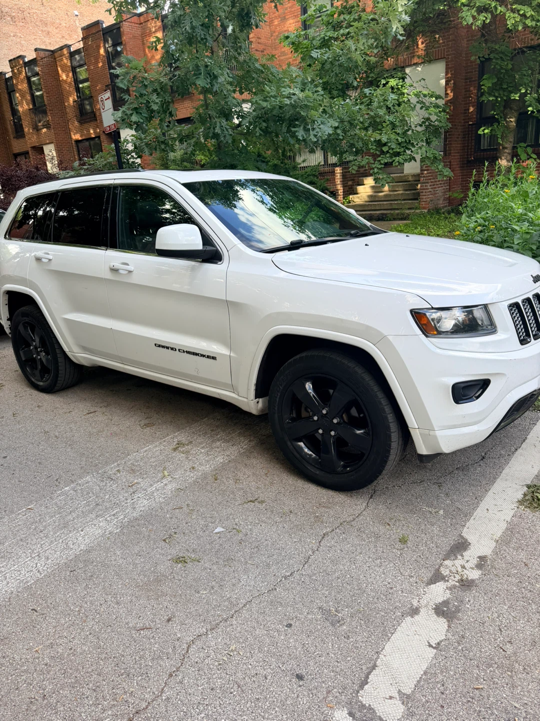 2014 White Jeep Grand Cherokee SUV - photo 4