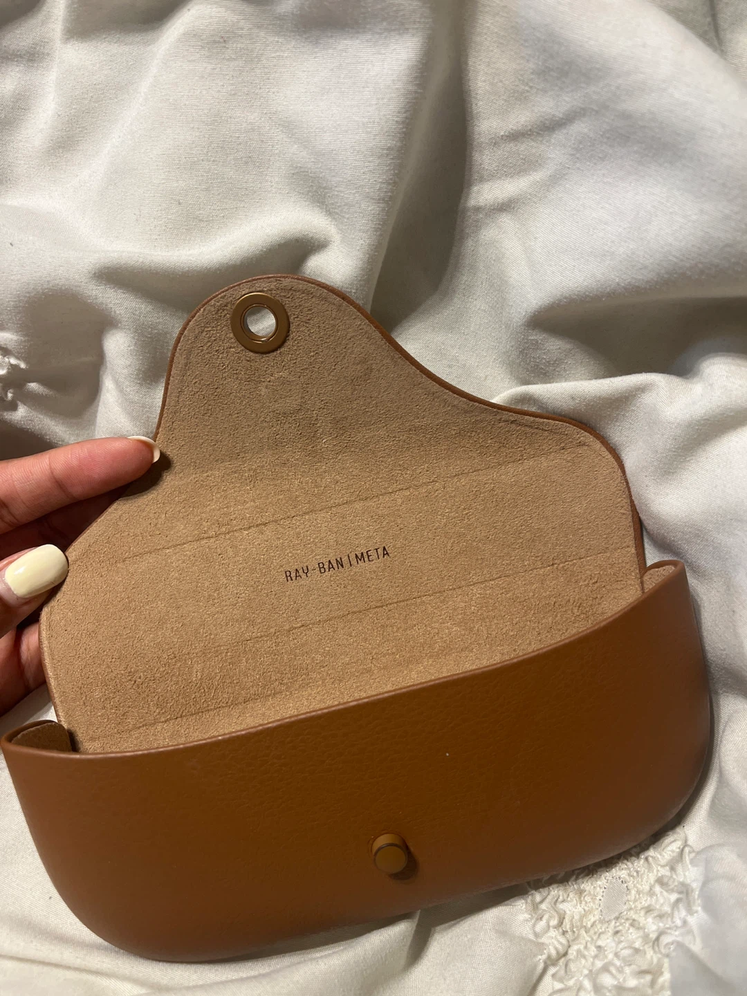 Meta ray-ban glasses charging case (Gen 1) - photo 2