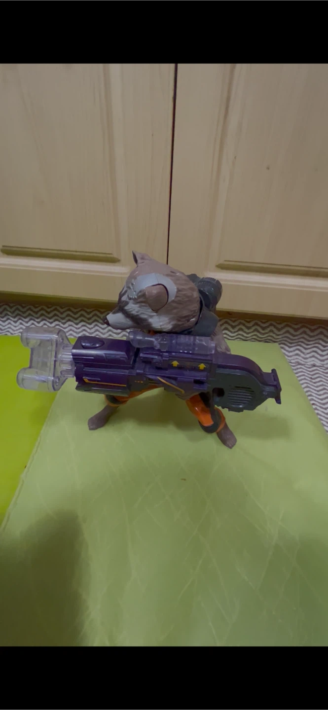Rocket Raccoon Action Figure with Blaster - photo 2