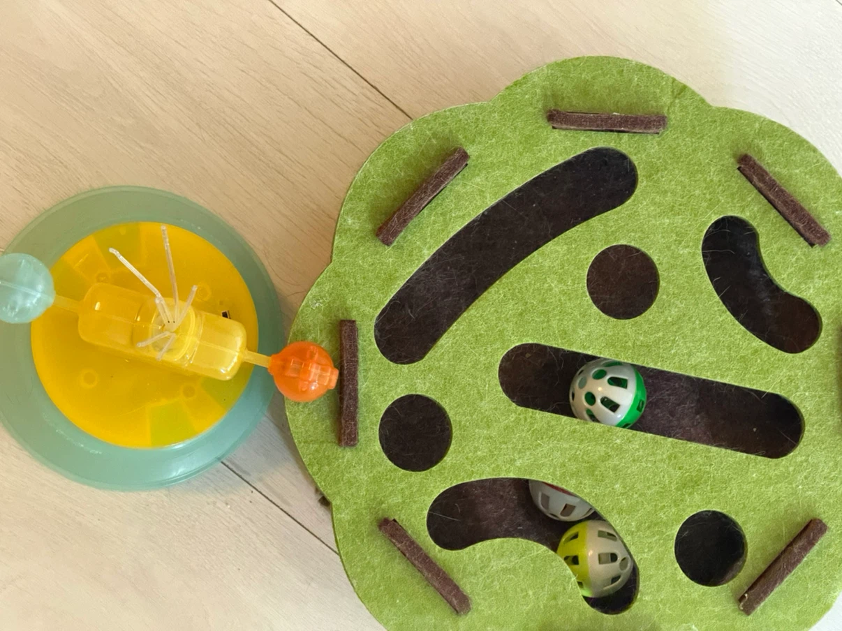 Cat Toy Roller with Balls