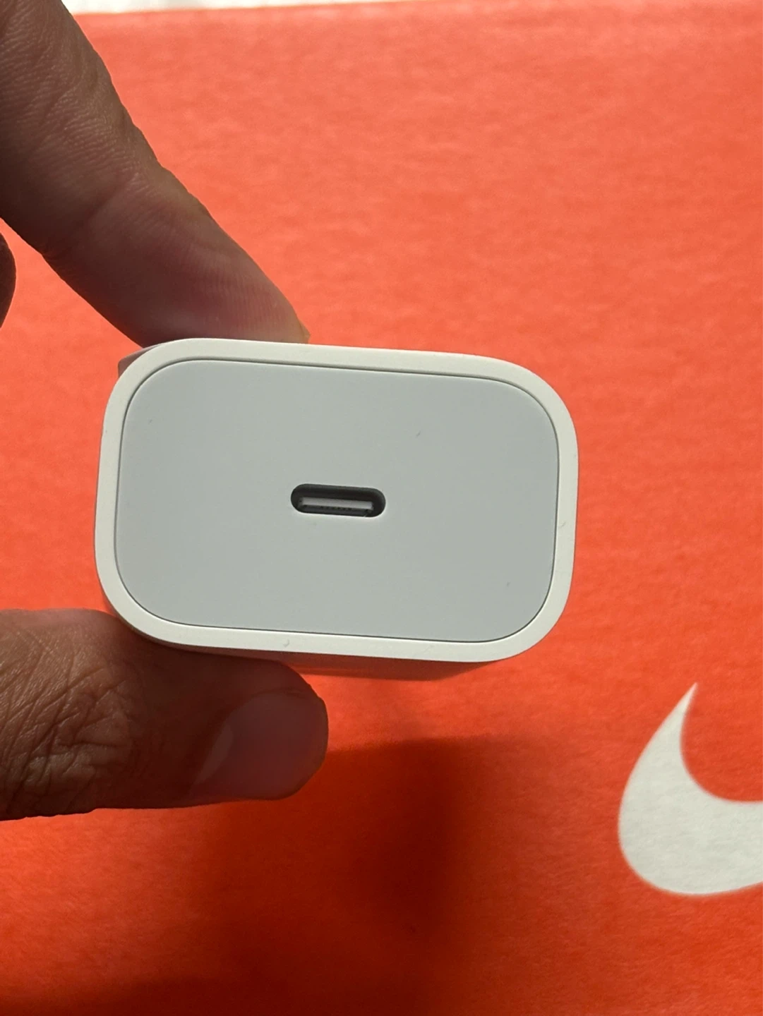 Apple 20W USB-C Power Adapter - photo 5