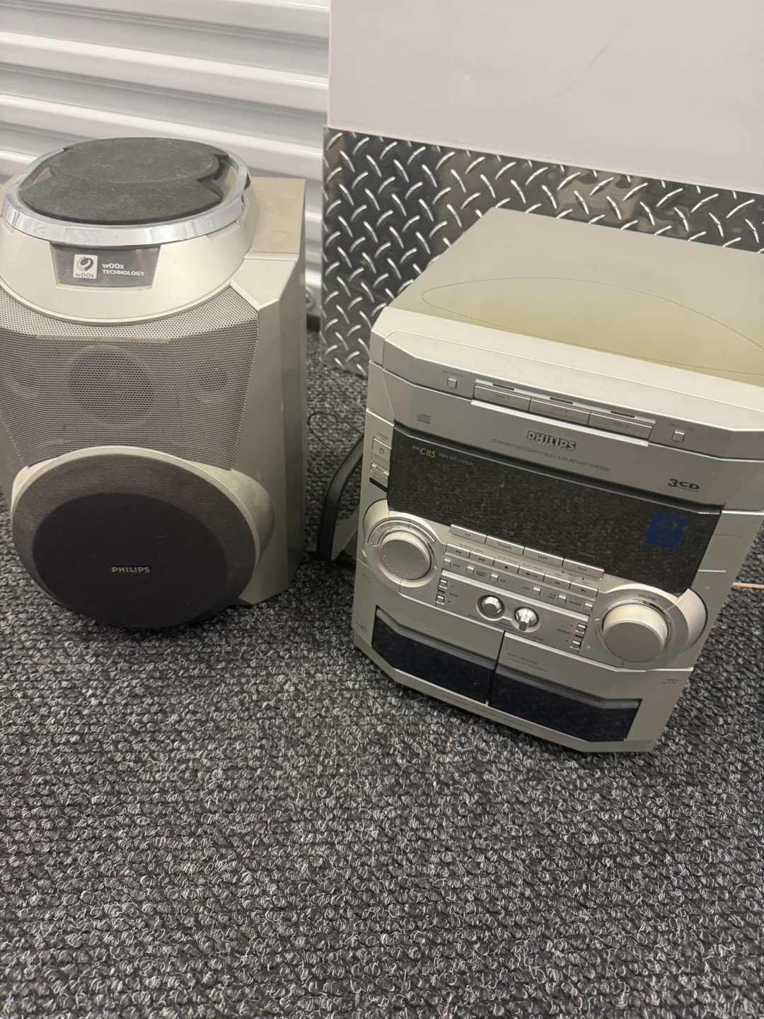 Philips FW C85 Mini Hi-Fi System - photo 2